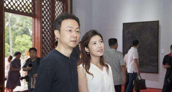 央视名嘴刚强,娶2婚北京卫视"一姐"春妮,传丁克多年喜得爱子_腾讯新闻