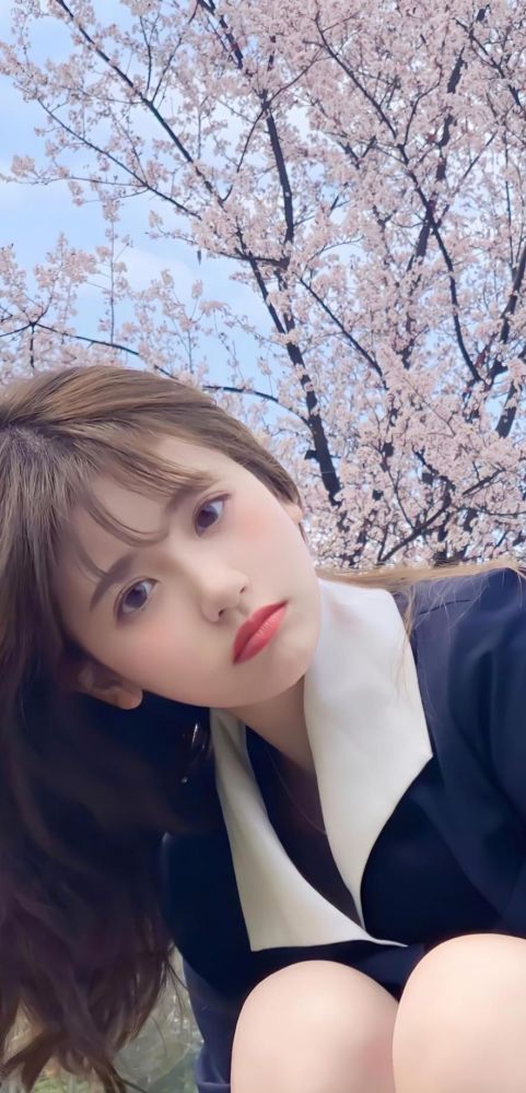 女孩子发自拍的时候应该怎么夸?