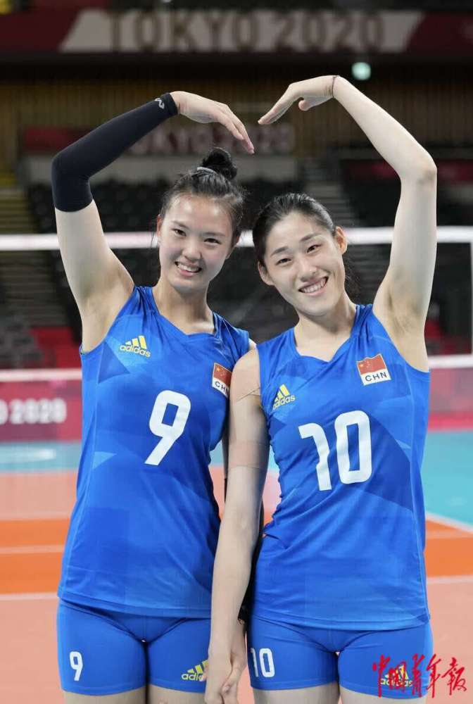 中国女排完胜阿根廷结束奥运最后一战队员泪洒赛场