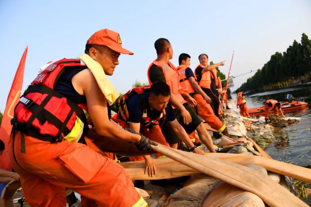 增援河南抗洪抢险一线的橙色之星