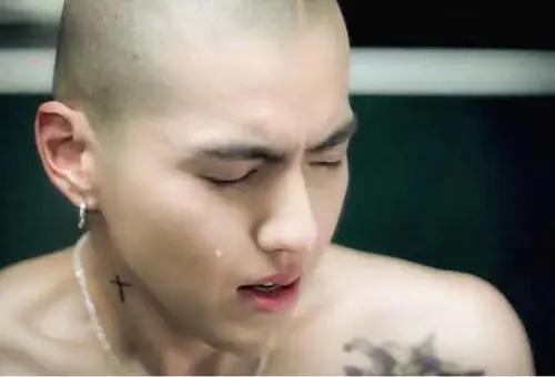 吴亦凡的账号全部消失,音乐也全部下架,新电视剧打水漂了_腾讯新闻