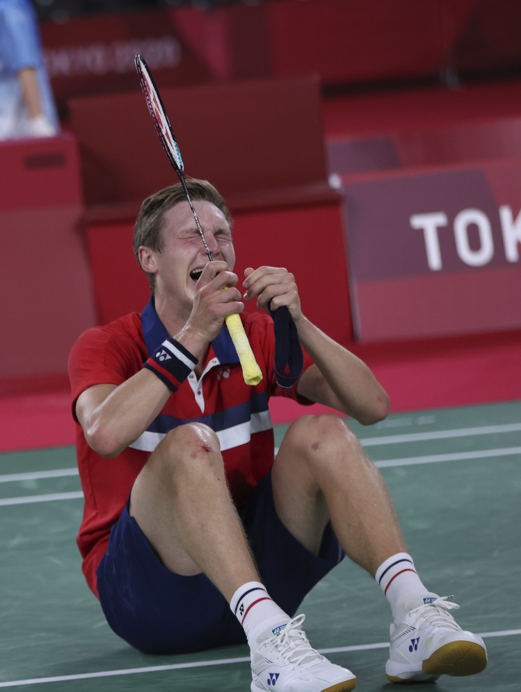 (东京奥运会)羽毛球——男单决赛:安赛龙夺冠_腾讯新闻