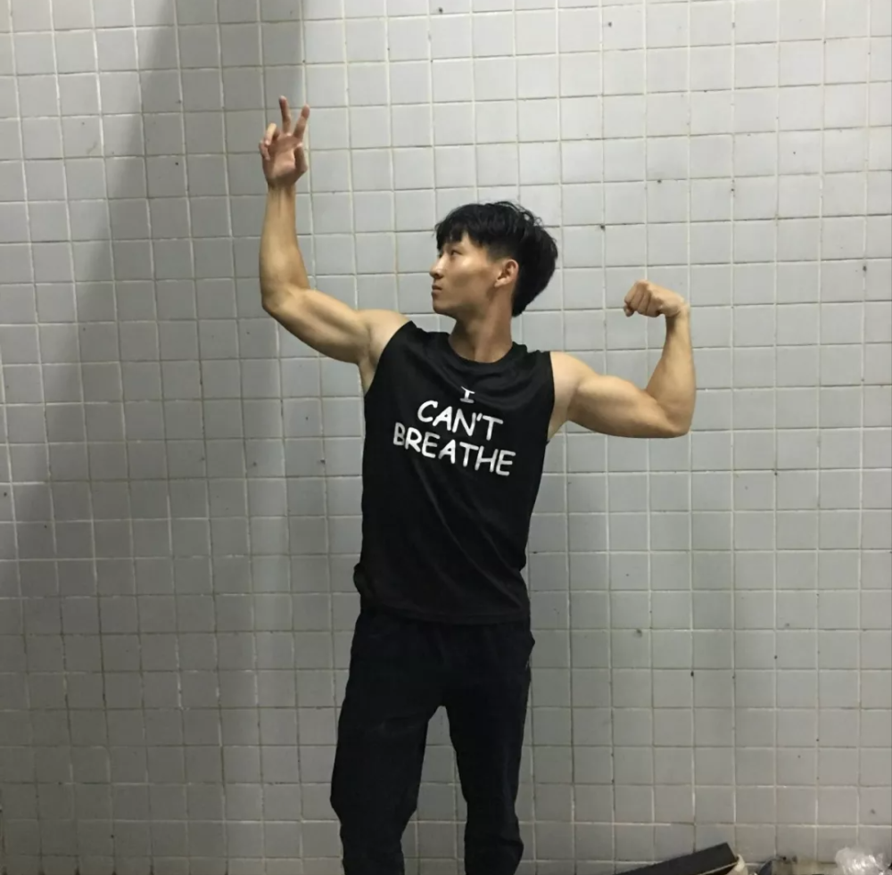 肌肉兵哥哥每到晚上就特别想吃食物这是自制力差吗