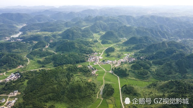 2021年7月31日,贵州省黔东南苗族侗族自治州岑巩县羊桥乡,航拍黄虎寨