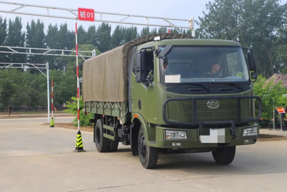 武警北京总队组织汽车驾驶专业技能考核