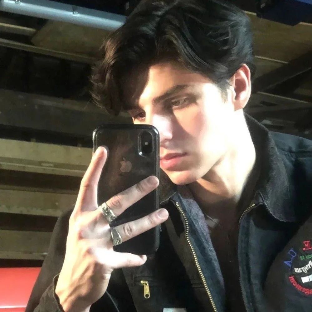 小众款欧美男生头像无水印