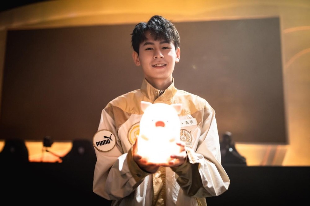 世冠杯首周比赛结束,ag登顶积分榜,两个kpl战队来到了淘汰边缘!