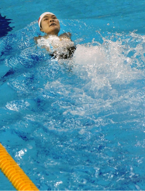 无臂飞鱼郑涛咬毛巾出发用头撞壁结束两度奥运会纪录