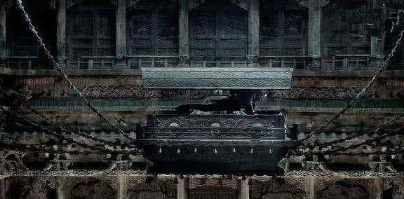 大学校园挖出铁链悬棺诡异葬制与墓主特殊身份有关