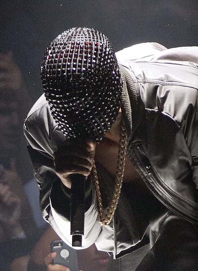 最后,编辑想跟你们分享2013 年kanye west 的「yeezus」演唱会,当时