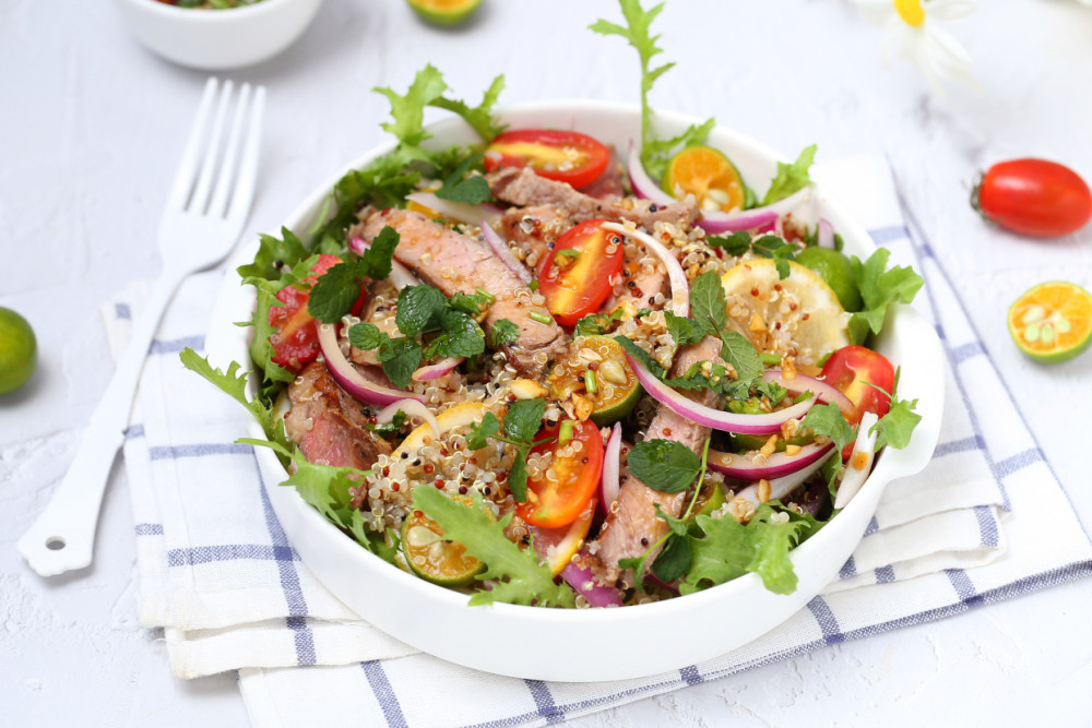 健身减脂首选沙拉,荤素搭配富含蛋白质,酸辣开胃长劲儿不长肉!_腾讯新