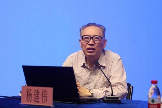 广东省委党史研究室主任杨建伟到广州调研指导建党百年展览并作宣讲