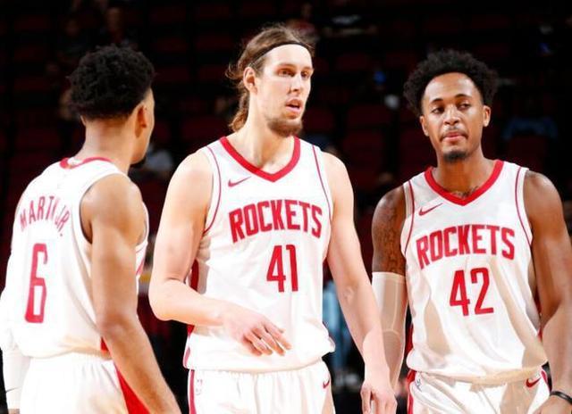 自由市场交易火爆:火箭队签约泰斯与努瓦巴,放弃奥利尼克与布朗