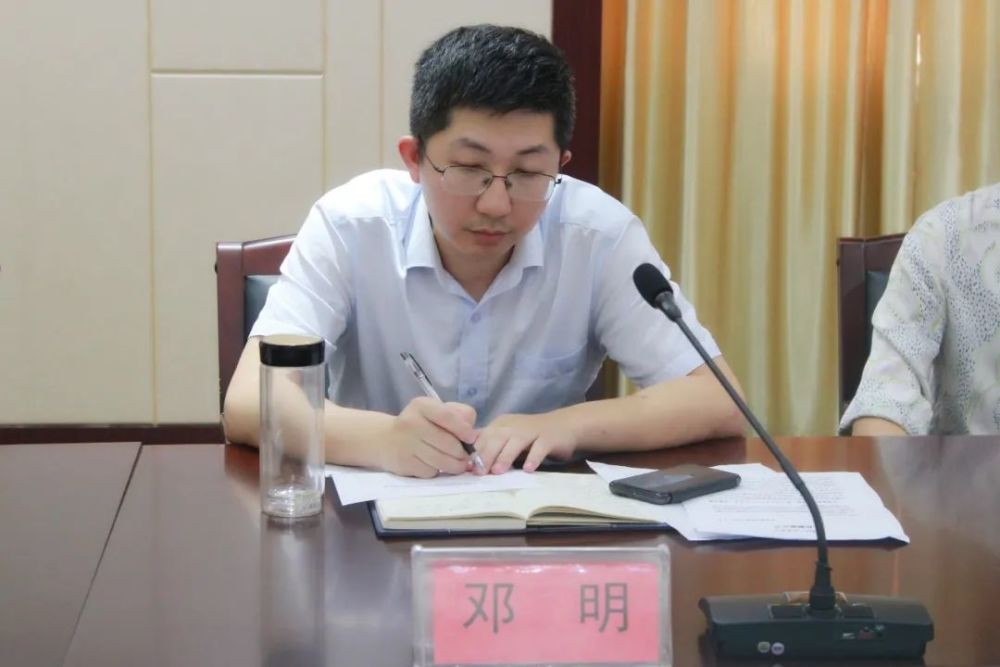 如何定性二次碰撞交通肇事,青年干警碰撞思维火花