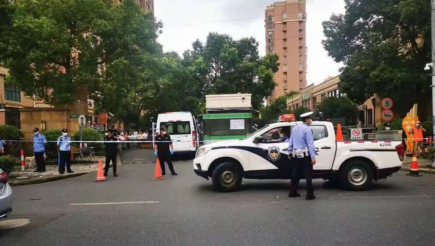 上海浦东心圆西苑小区列为中风险地区,连夜封闭!