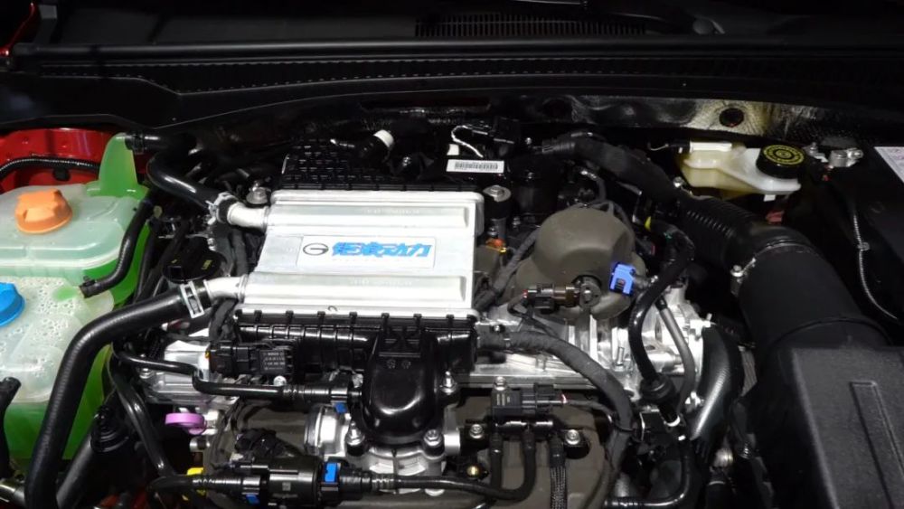 车事君认为,当你打开影豹的发动机舱就会发现,它身上的发动机看起来与