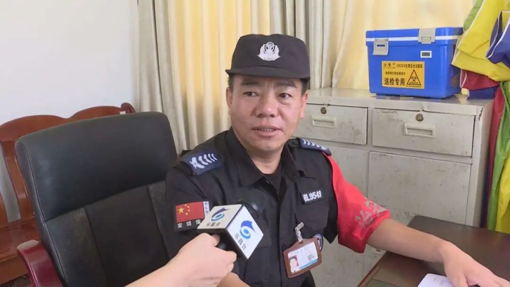 老兵永远跟党走退役武警队长刘利华退役不褪色创办保安公司回报社会