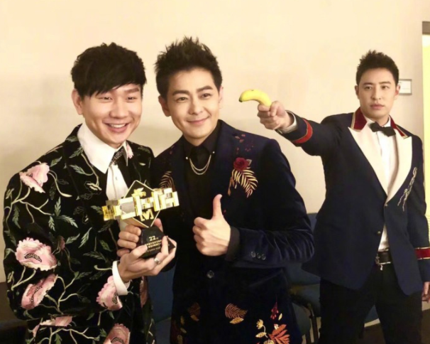 林俊杰潘玮柏吸毒谢明皓的话可信吗新浪娱乐这是造假高手