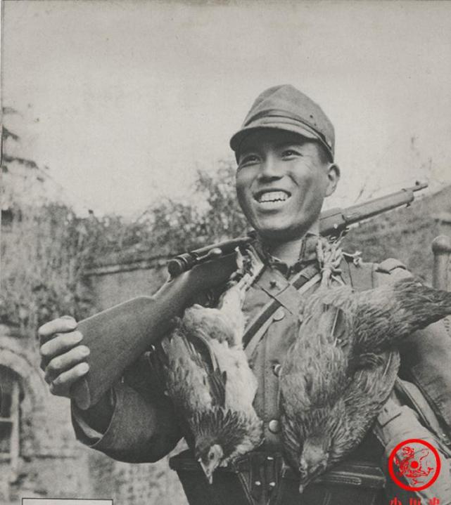 老照片日本鬼子进村真实场景可怕的三光政策