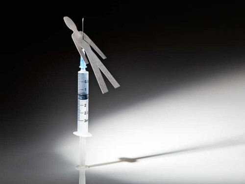 2002年的毒针案:护士怨恨医生怠慢自己,注射毒鼠强致其身亡