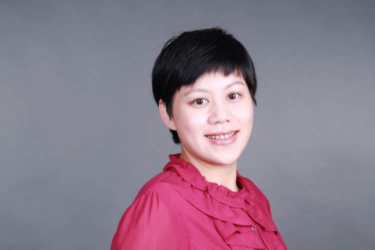 何小兰,资深媒体人,高级编辑.