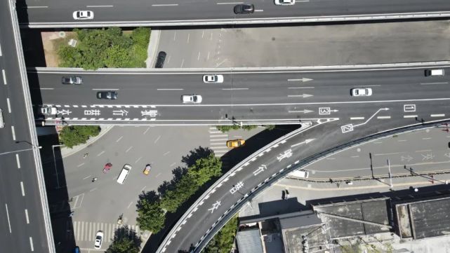 “拉链式通行”来了！_腾讯新闻