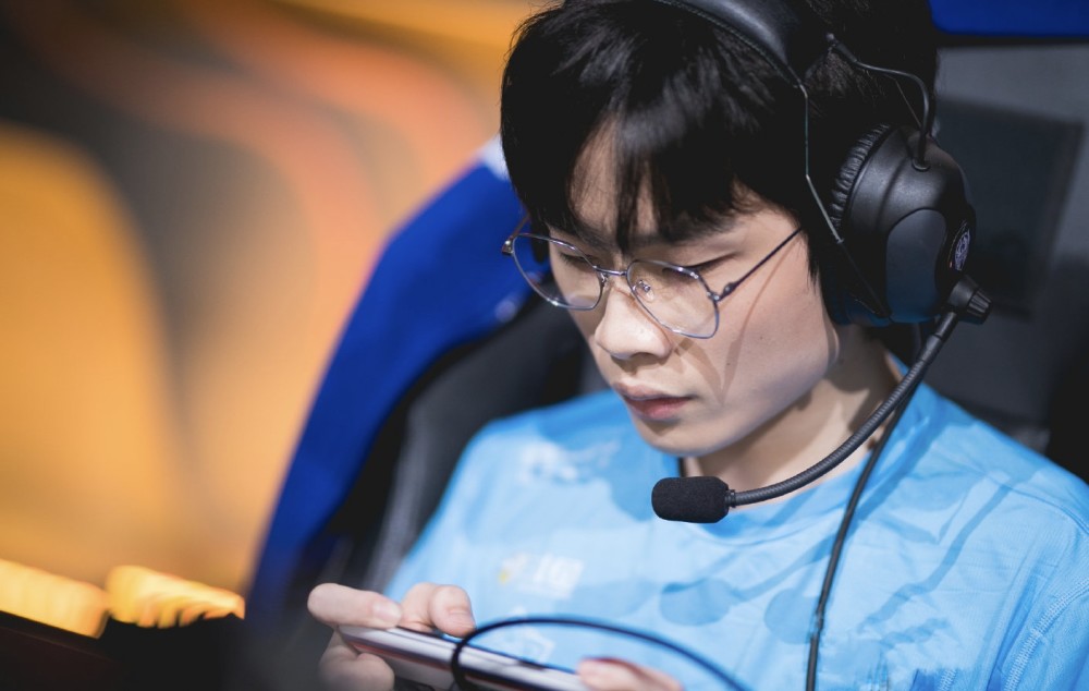 今屿正在拖累estar,上限下限全看他,网友直言:菜就多练练