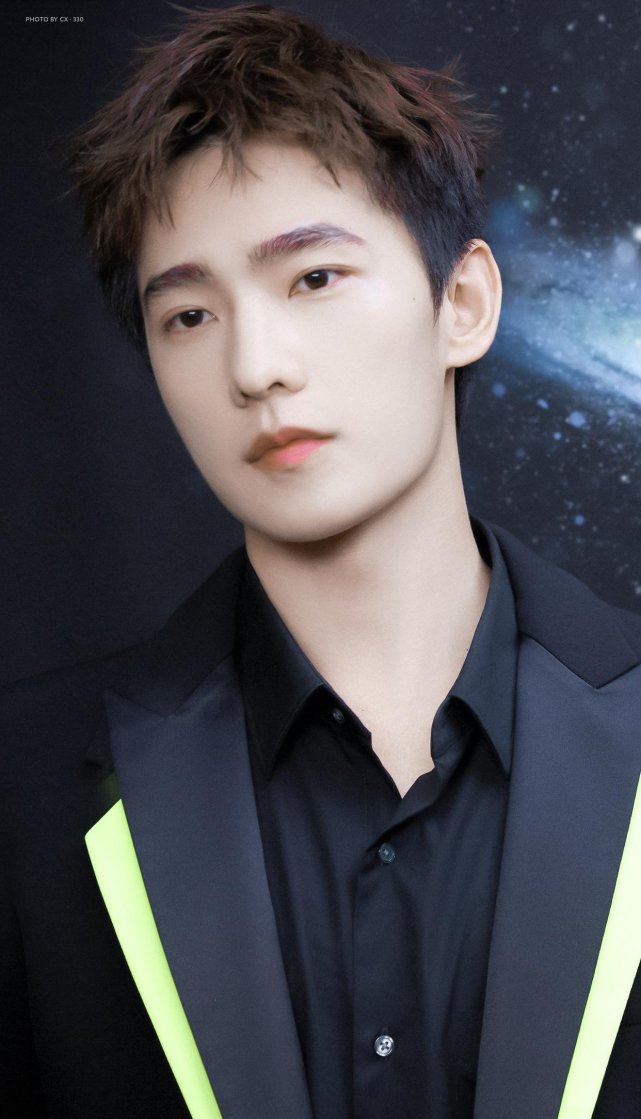 杨洋|《你是我的荣耀》最新造型出炉啦,侧颜绝了!