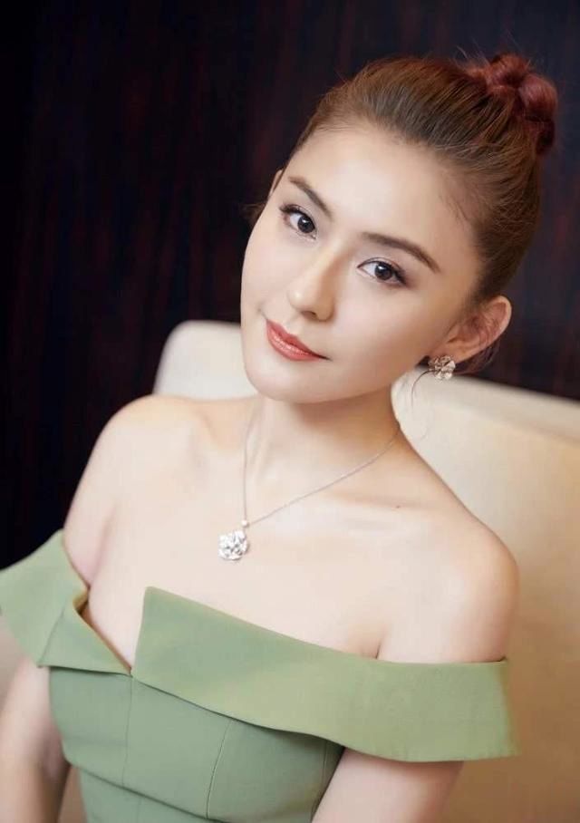 公认的新疆六大美女佟丽娅屈居第二而她排第一实至名归