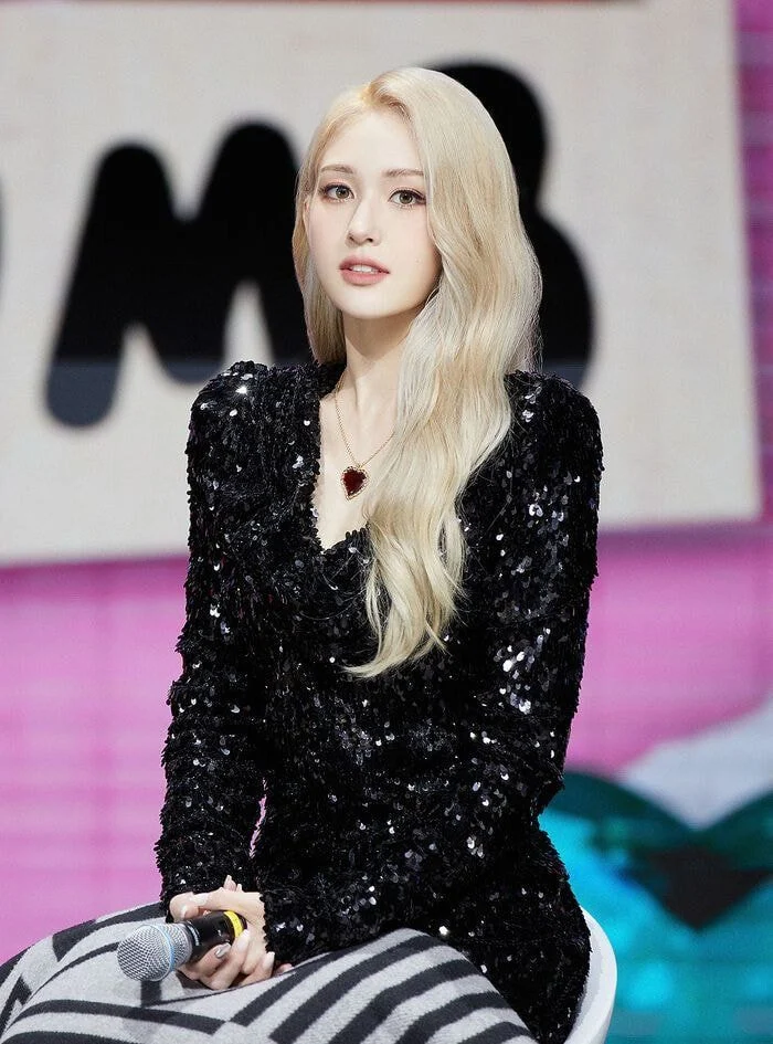 全昭弥新歌舞台造型一双大长腿超吸睛,韩国网友:人间芭比!_腾讯新闻