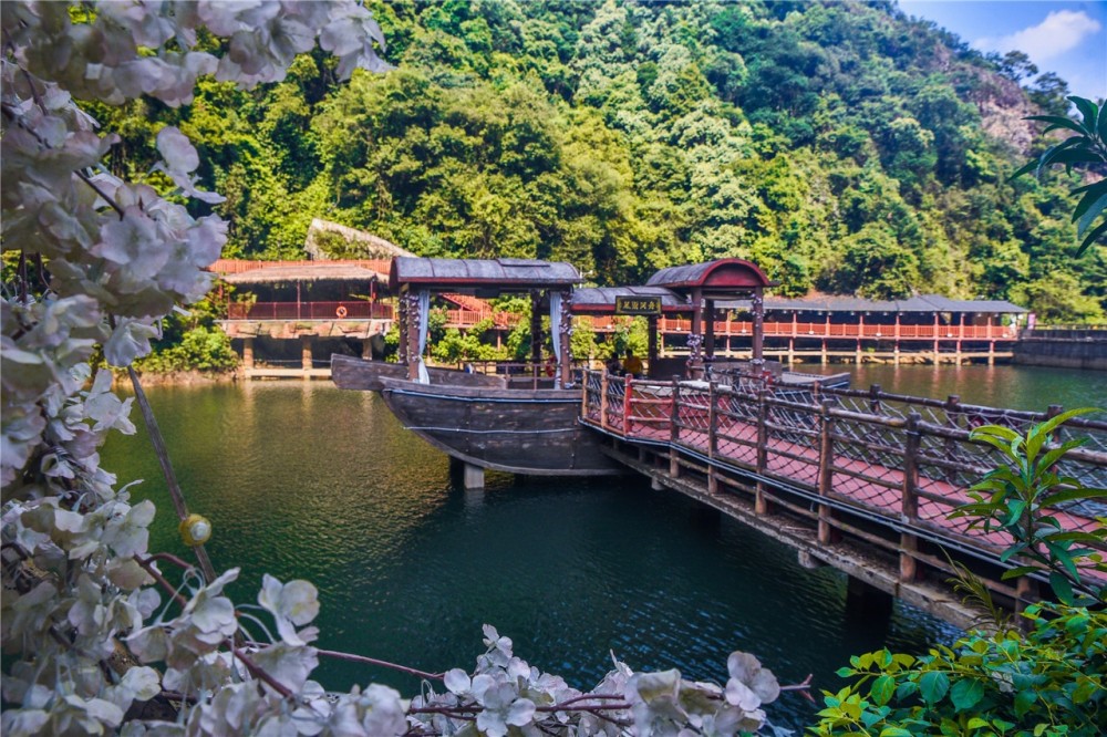 交通:建議自駕或包車 門票:韶關乳源雲門山旅遊度假區門票(含機動遊戲