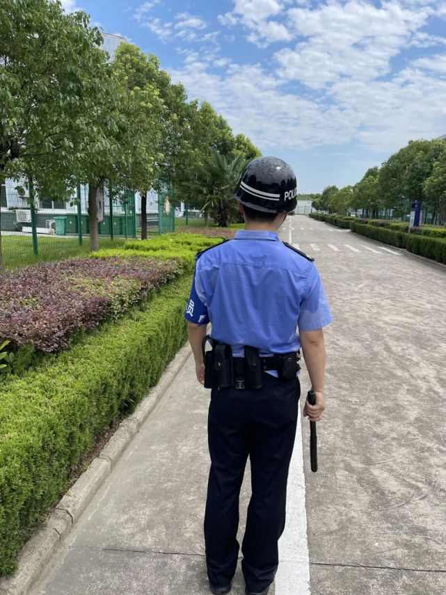 来,让他们的背影告诉你……不是热,是真热!