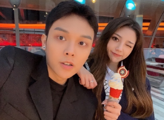 小猪先生晒豪车方向盘兜儿却在分享孩子胎动太讽刺