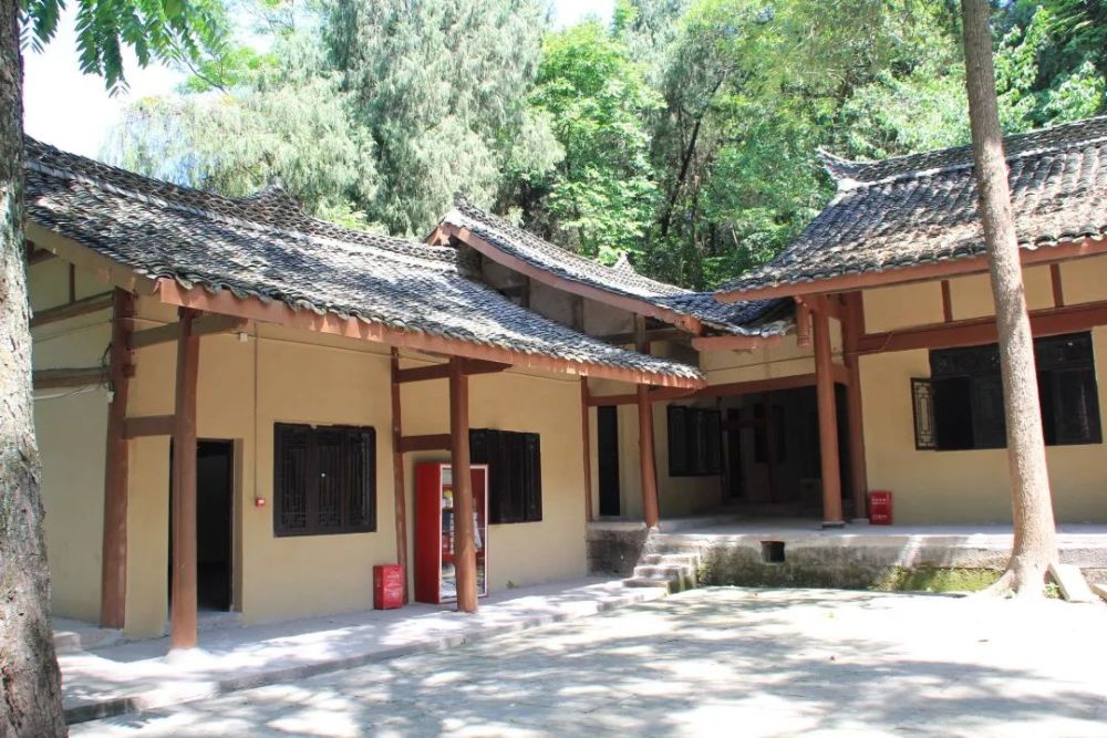 在四川大英县西北部,象山镇象山中学深处,坐落着一个象山书院,据