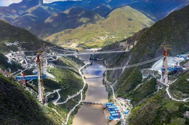 云南境内新增一条铁路,路线全长139.67千米,预计今年内通车