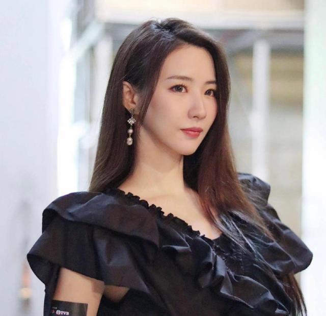 菊梓乔首次拍剧,被吐槽演技太差?殊不知演的就是自己的人生