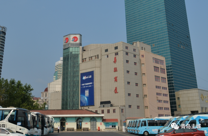 俯瞰华联商厦全貌.青岛日报社/观海新闻记者 唐婕 摄今