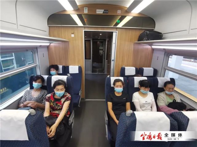 今早,复兴号动集动车组从宝鸡开跑