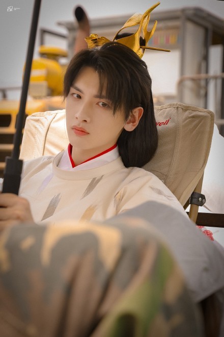 翟潇闻《天官赐福》造型回春?路透英气十足,被赞与角色契合度高