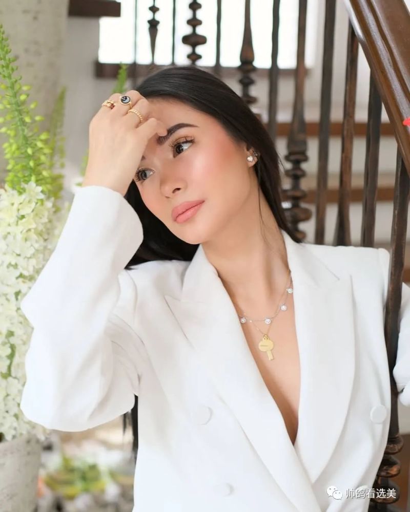 从没见过如此美艳,年轻,漂亮,有才的省长夫人