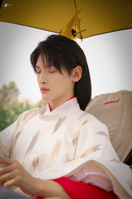 翟潇闻《天官赐福》造型回春?路透英气十足,被赞与角色契合度高