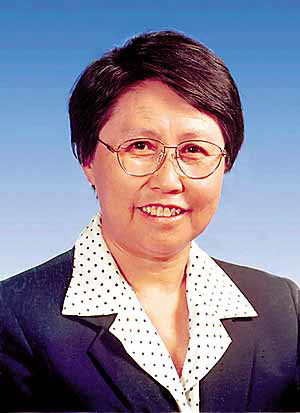 乌云其木格出生于1942年12月,辽宁北票人.