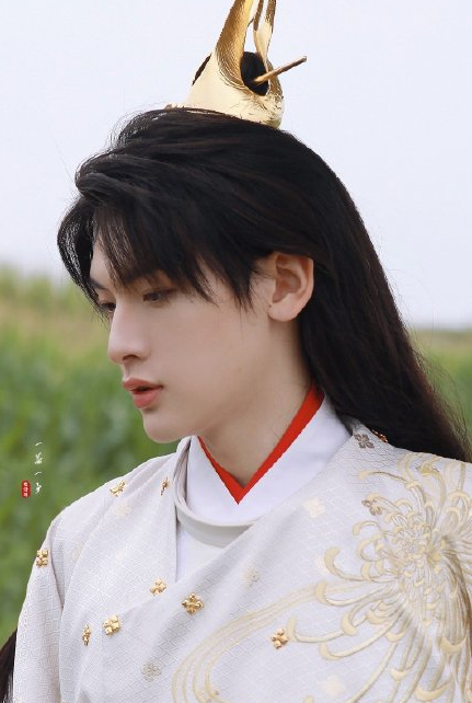 翟潇闻《天官赐福》造型回春?路透英气十足,被赞与角色契合度高