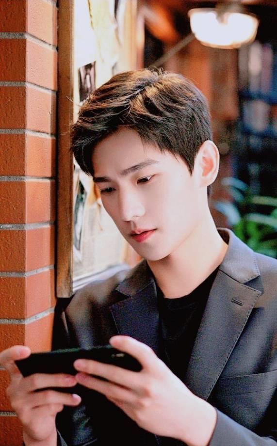 你是我的荣耀演员杨洋迪丽热巴和你一起度过这个假期