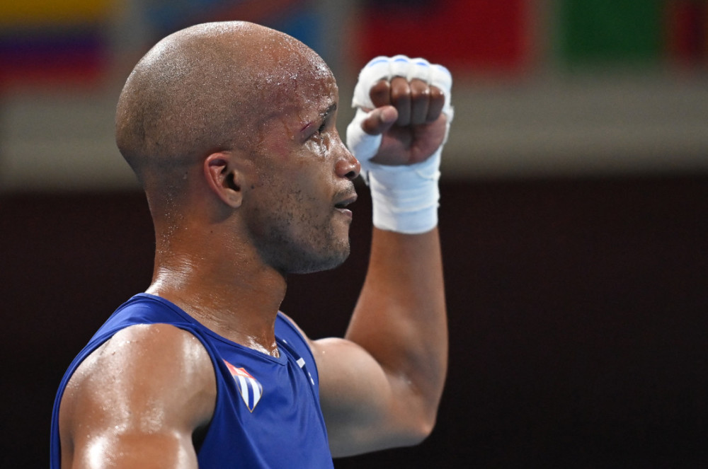 奥运金牌拳击男子69公斤级古巴选手伊格莱西亚斯夺金