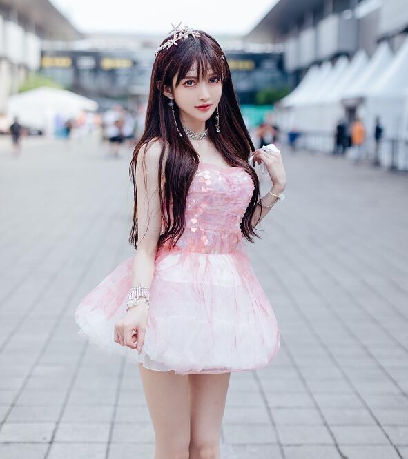 王羽杉反复被封后开展新副业卖照片赚钱但购买需要对暗号