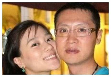 高秀敏离世15年,葬礼上没流一滴泪的女儿,靠着遗产挥霍度日?