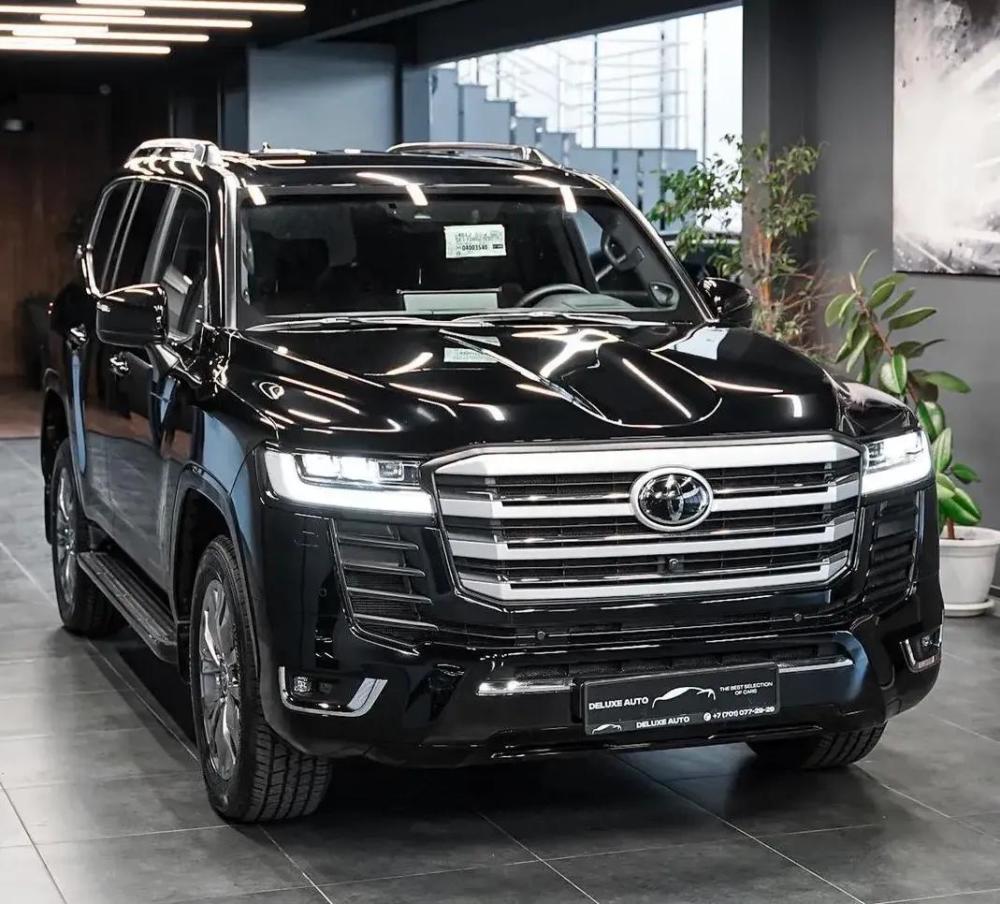 新款陆巡到店拍摄,外观更加硬朗,内饰很豪华,比途乐帅气,比途昂硬朗!