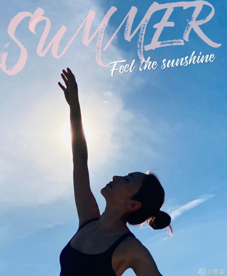 49岁黎姿晒素颜泳装照绷紧脚尖腿长惊人皮肤细嫩紧致不显老