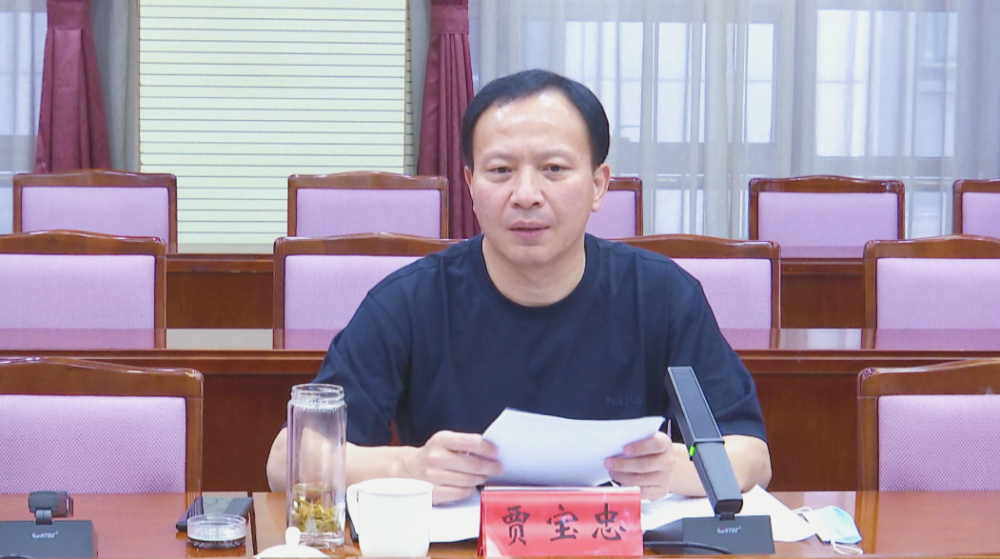 副区长,区公安局局长贾宝忠出席会议并讲话.